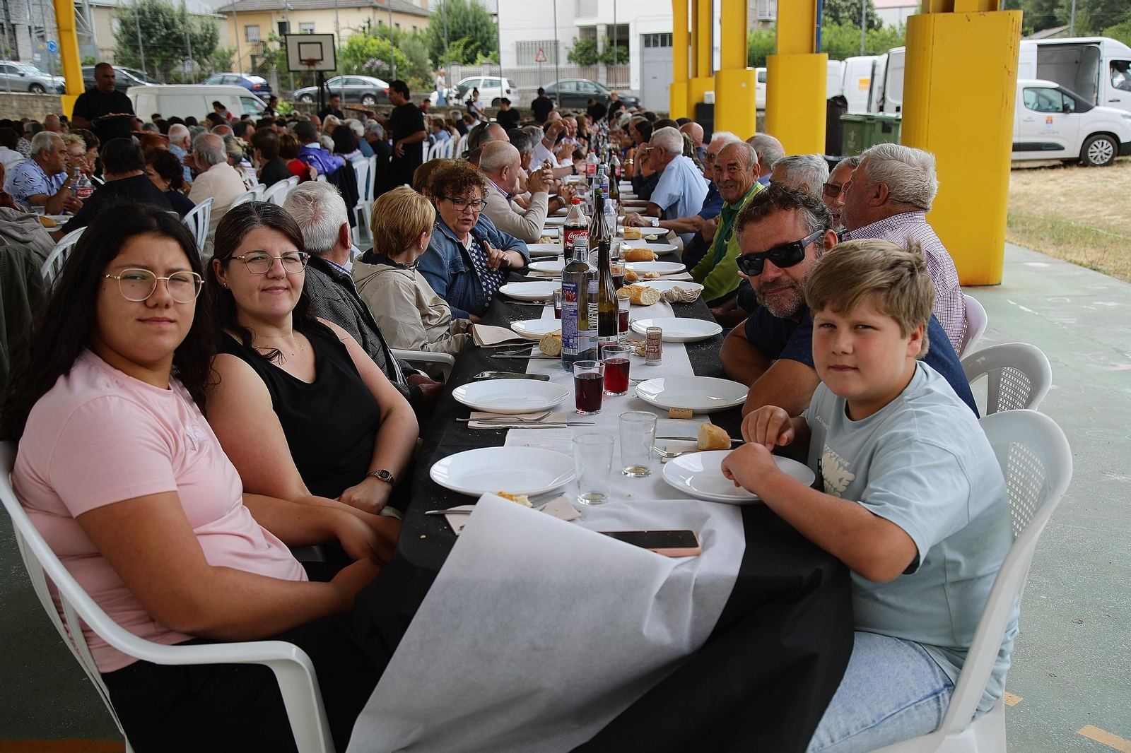 Galería | Biscoito de fariña, ovos, azucre e manteiga para celebrar a Festa da Bica en A Pobra de Trives