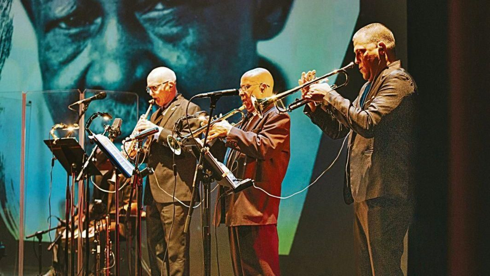 Sección de vientos de la orquesta que tocará en Vigo.