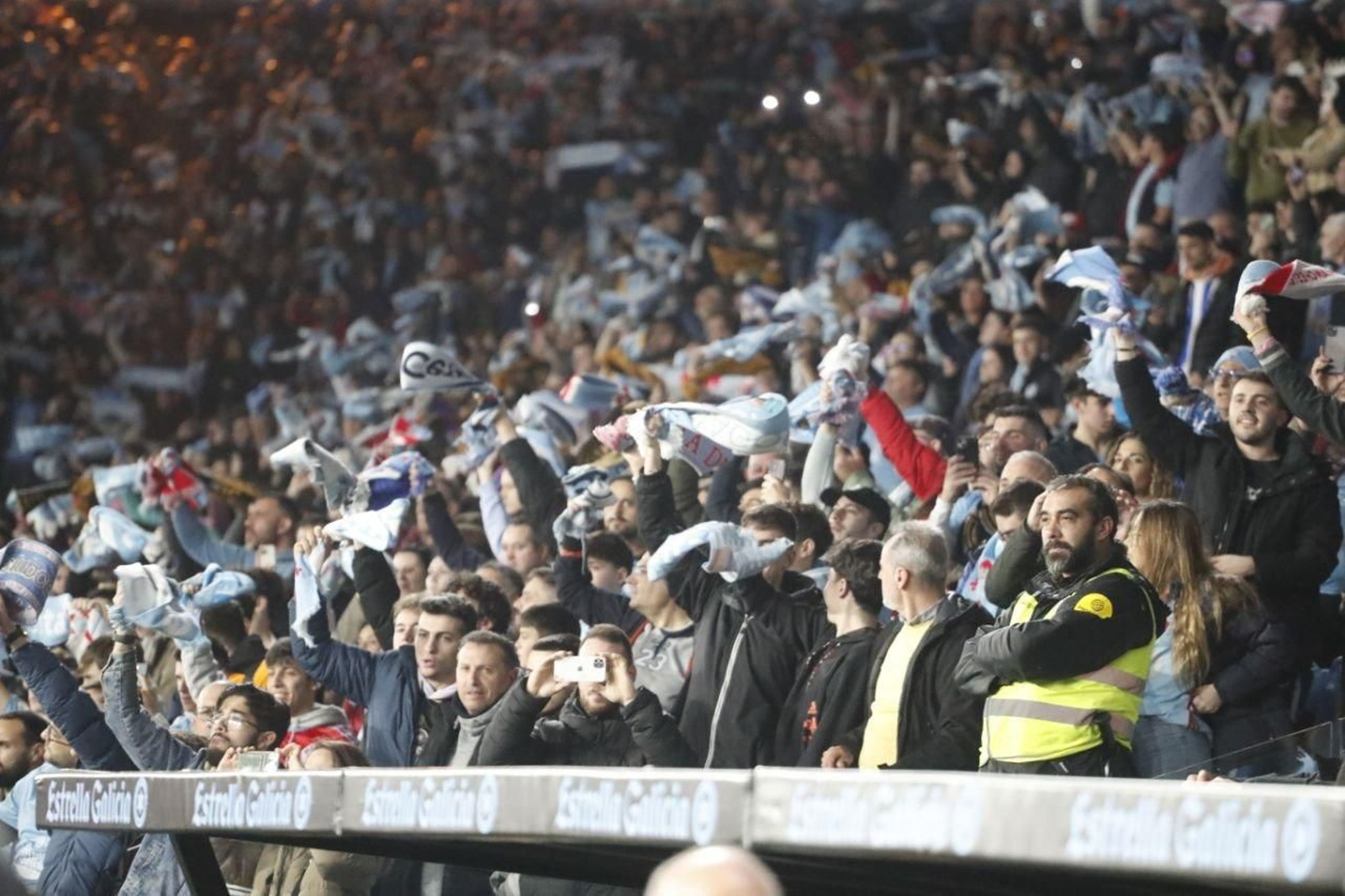 La grada con la afición del Celta.