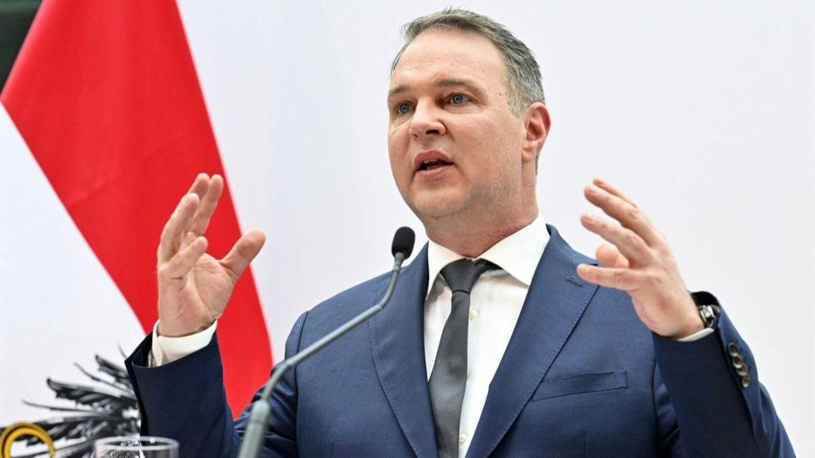 El vicecanciller de Austria, Andreas Babler, interviene en un acto institucional en Viena.