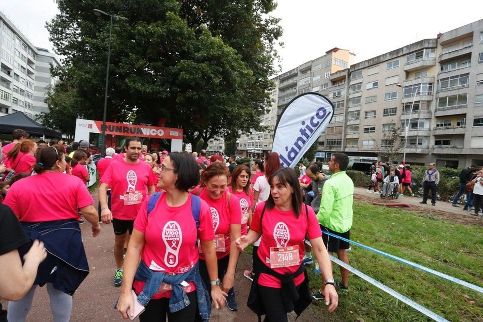 El color rosa abarrotó la Avenida de Castelao - JV Landín 114