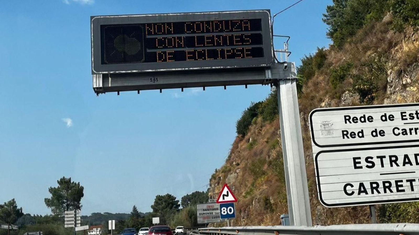 Un cartel en las carreteras gallegas.