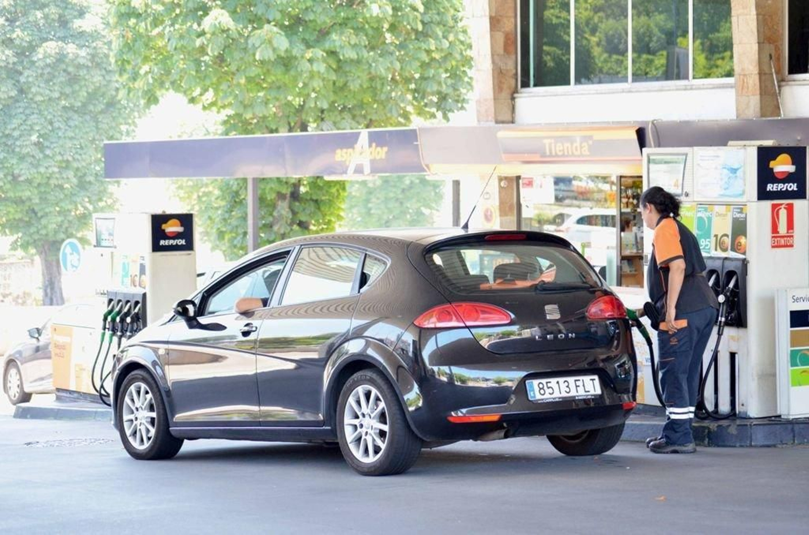 El sector de gasolineras defiende las estaciones de servicio atendidas por personal.