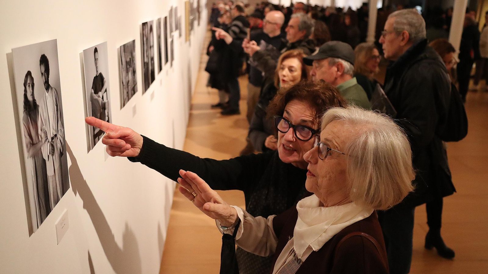 Los retratos en blanco y negro son el centro de esta muestra restrospectiva.