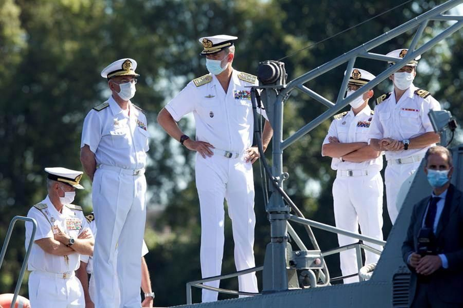 Tui recibe con aplausos al Rey en su visita a Comandancia Naval del Miño 12