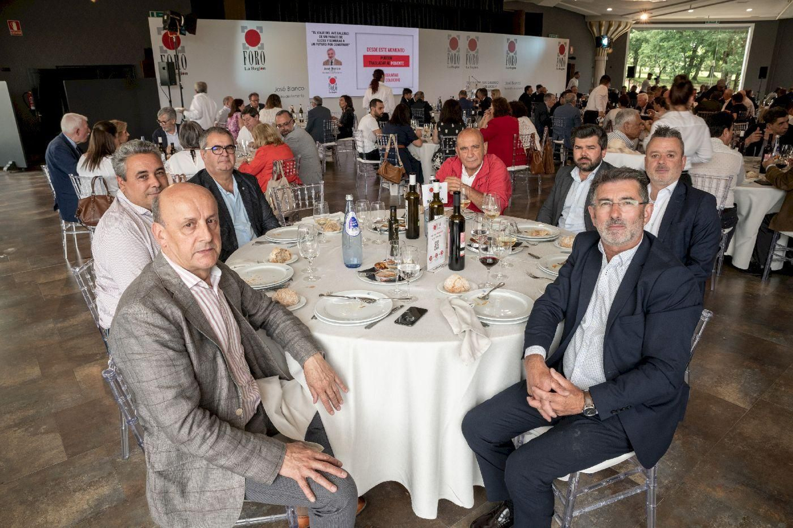 Río Barbaña:
Adolfo Pérez Abellar (deputado do PSOE en Madrid), Víctor Manuel Pérez Vázquez (concelleiro en Esgos), Afonso Vázquez Moxardín (colaborador La Región), Jesús Pereira (portavoz PSOE en Cartelle), Iago Fariñas (concelleiro PSOE en Irixo), José Luís Pereira Feijóo (director Bankínter en Ourense), Alejandro Cruz (presidente do Polígono de Barreiros).
Foto: Óscar Pinal.