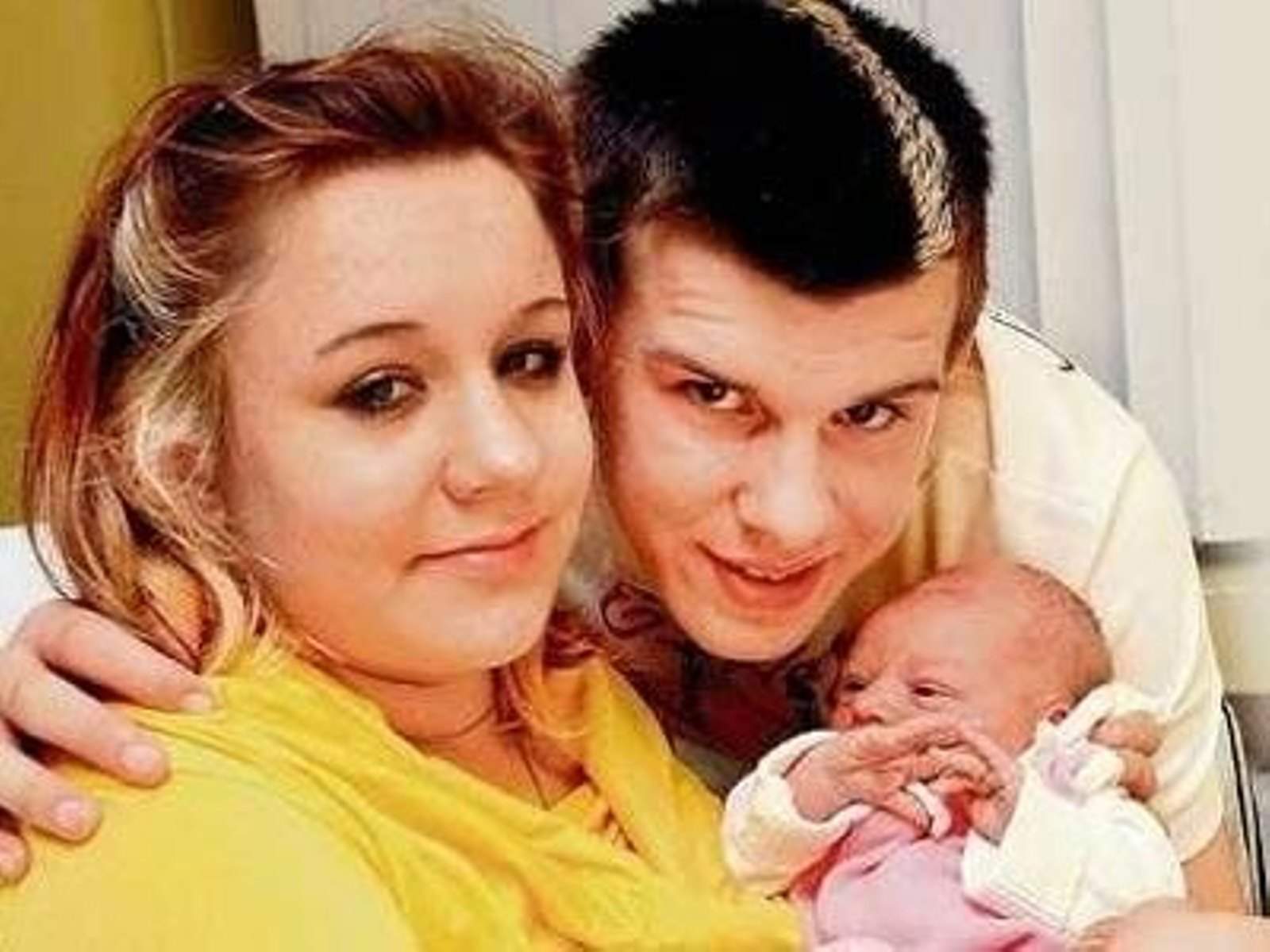 Kathrin, de 13 años, y Christian, de 15, con su hija Selina.