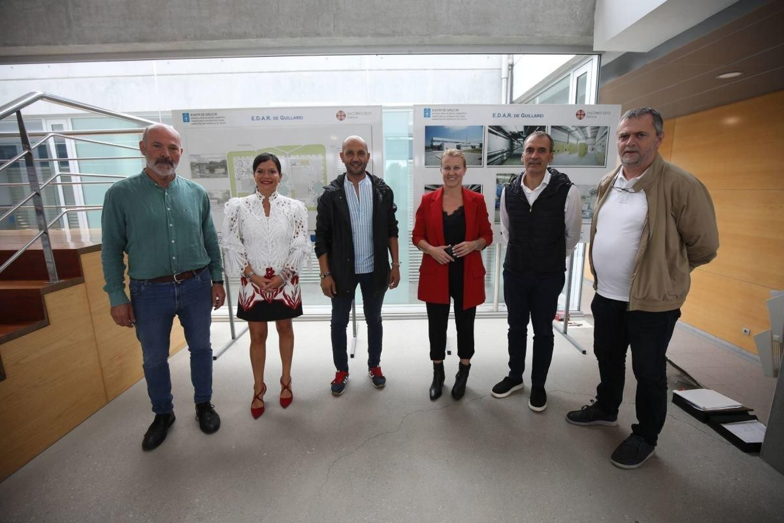 Los miembros del Comité ejecutivo del Consorcio de Augas do Louro, presidido por el alcalde de O Porriño.