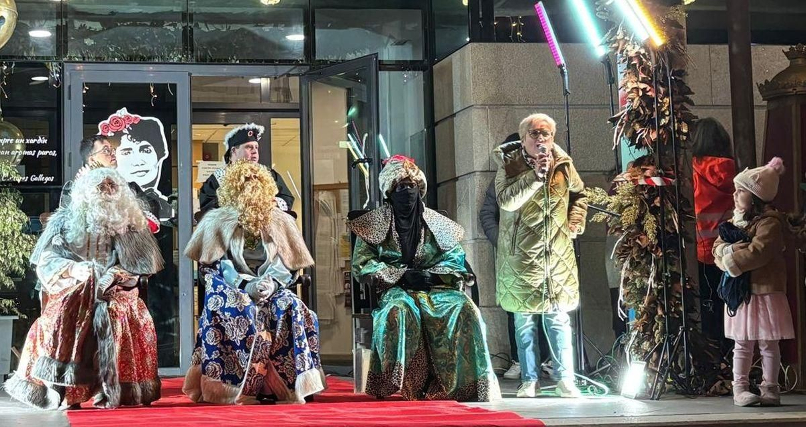 Los Reyes Magos a su llegada al Concello de Moaña.