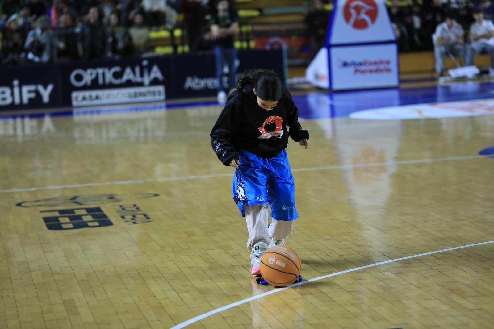 Galería | El COB gana y sigue disfrutando ante un Pazo entregado