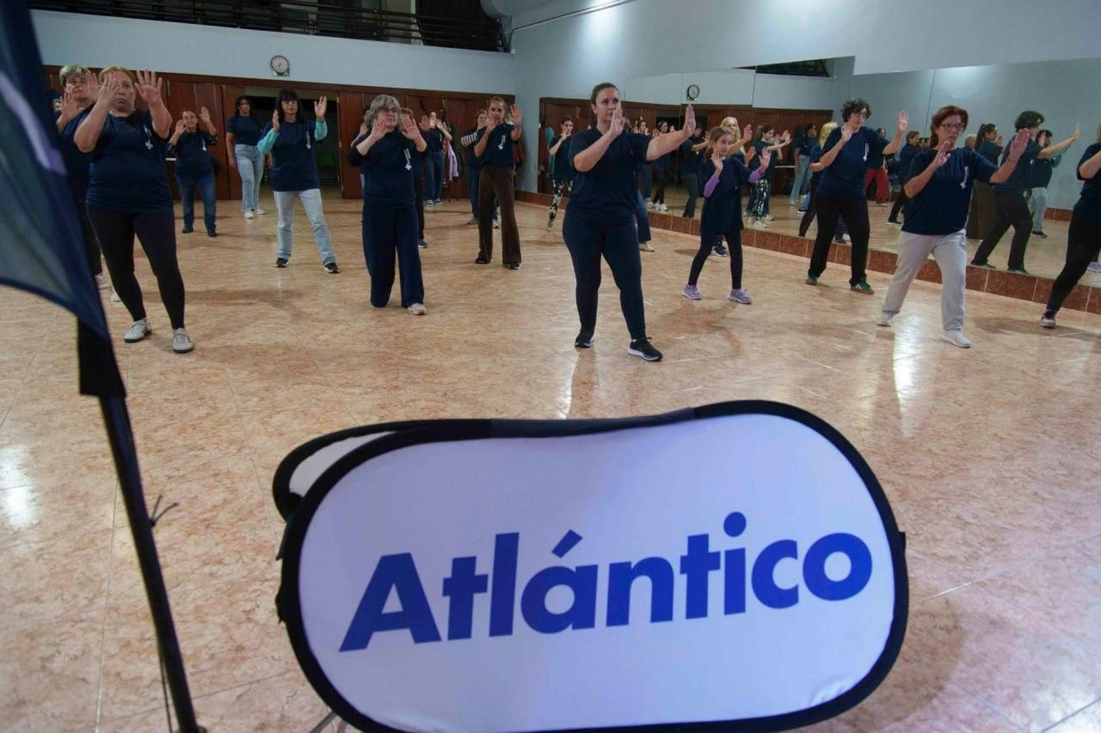 Galería | El curso de defensa personal de +Deporte Atlántico reúne a medio centenar de mujeres en Vigo