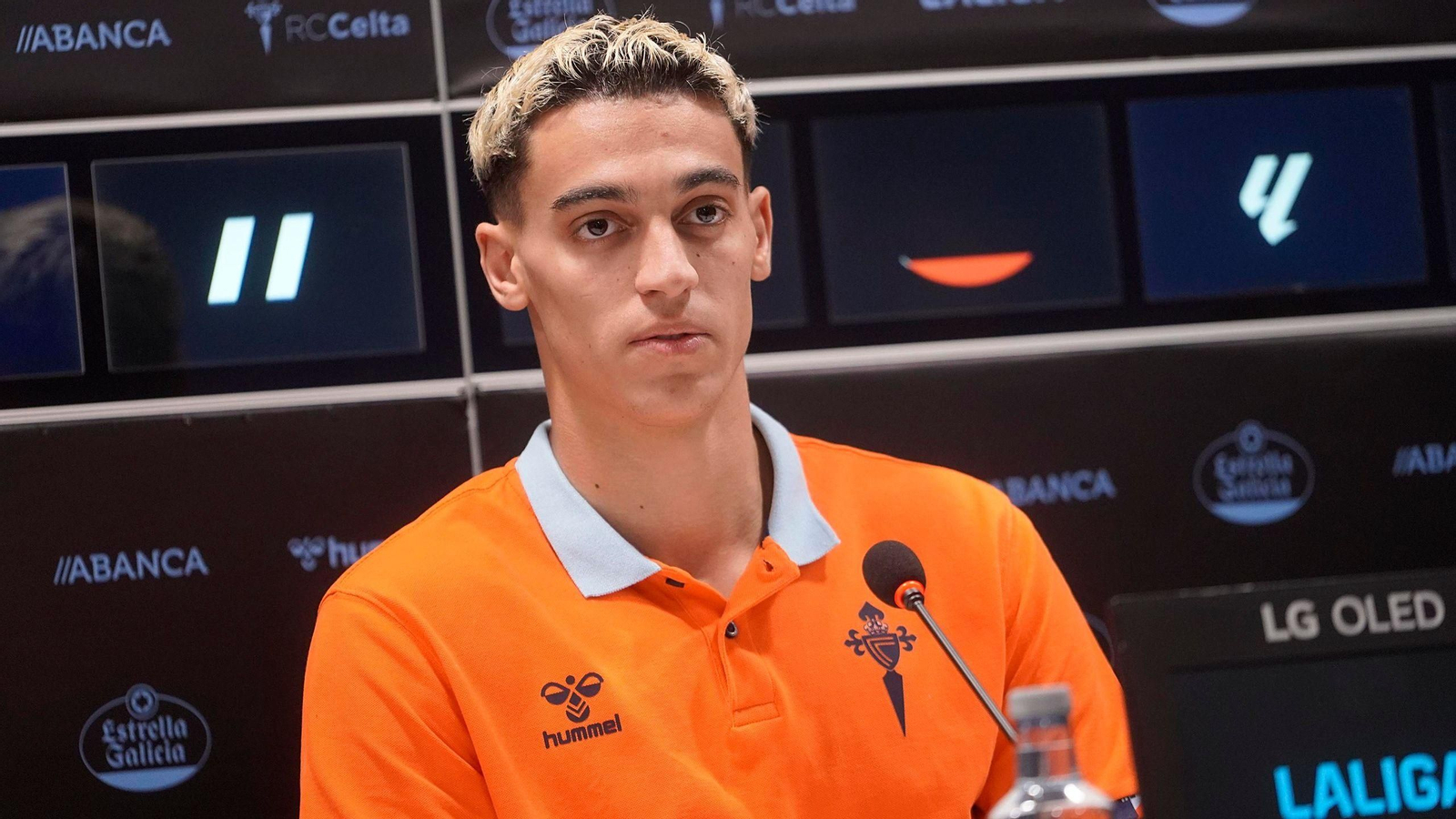 Jones El-Abdellaoui, en la rueda de prensa de presentación con el Celta.