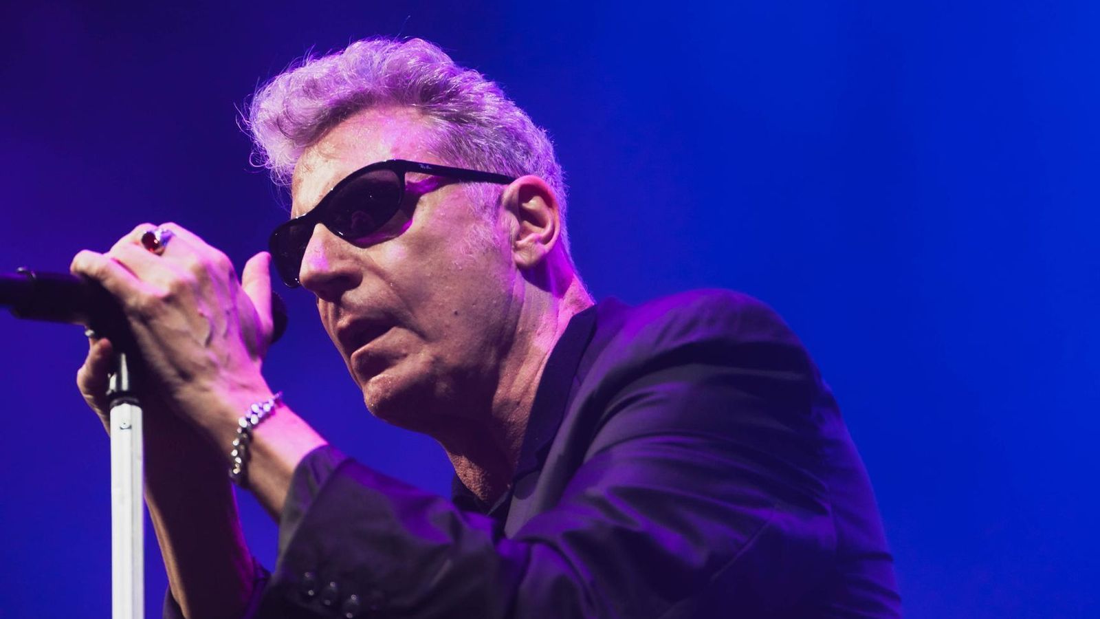 Loquillo fue fiel a su estilo y conquistó al público de Sanxenxo.