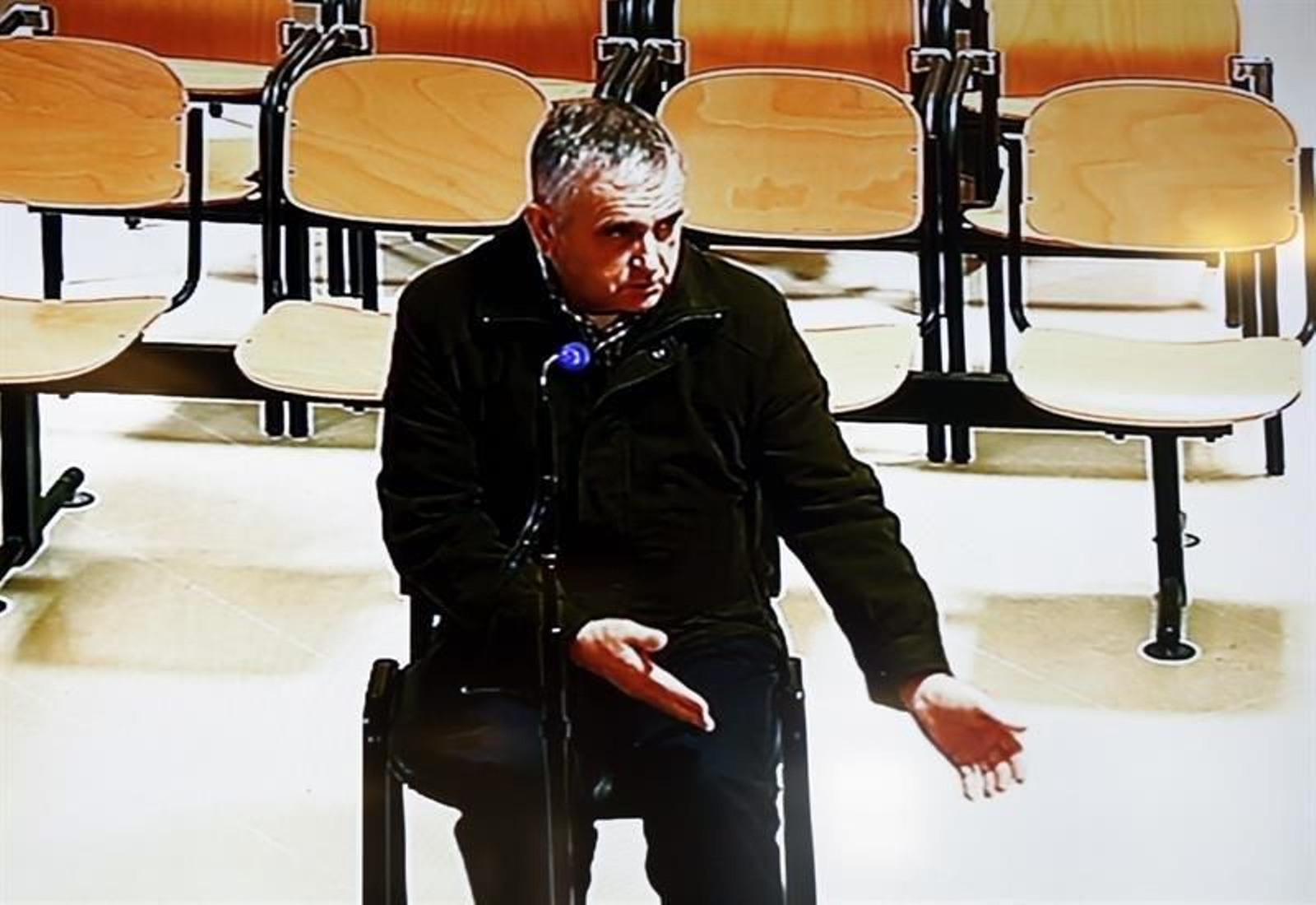 Imagen de la señal de televisión de la sala donde el electricista Manuel Fernández Castiñeiras