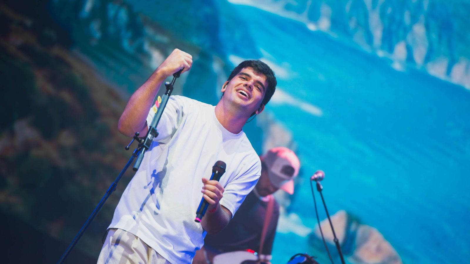 El gallego Íñigo Quintero en el escenario del festival Costa Feira.