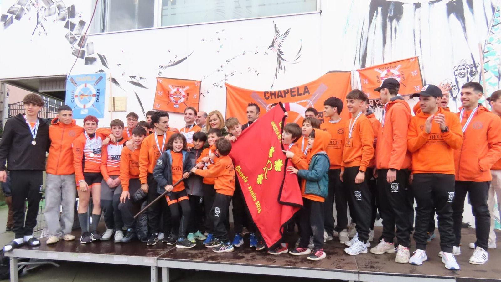 O club de Chapela obtivo a bandeira na categoría masculina (na foto) e na femenina foi para Tirán.