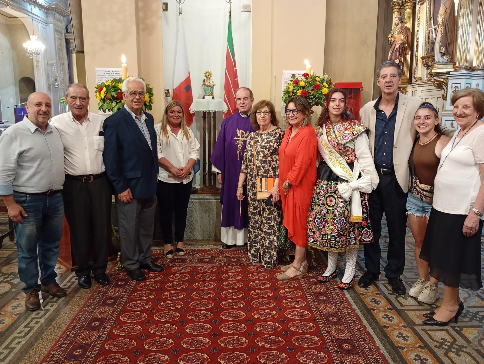 En la imagen Néstor Seijas (tercero por la izquierda)