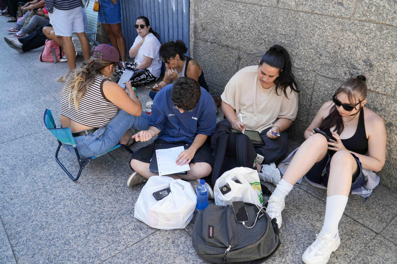 Galería | Infinitas colas por una entrada para Arde Bogatá en Vigo