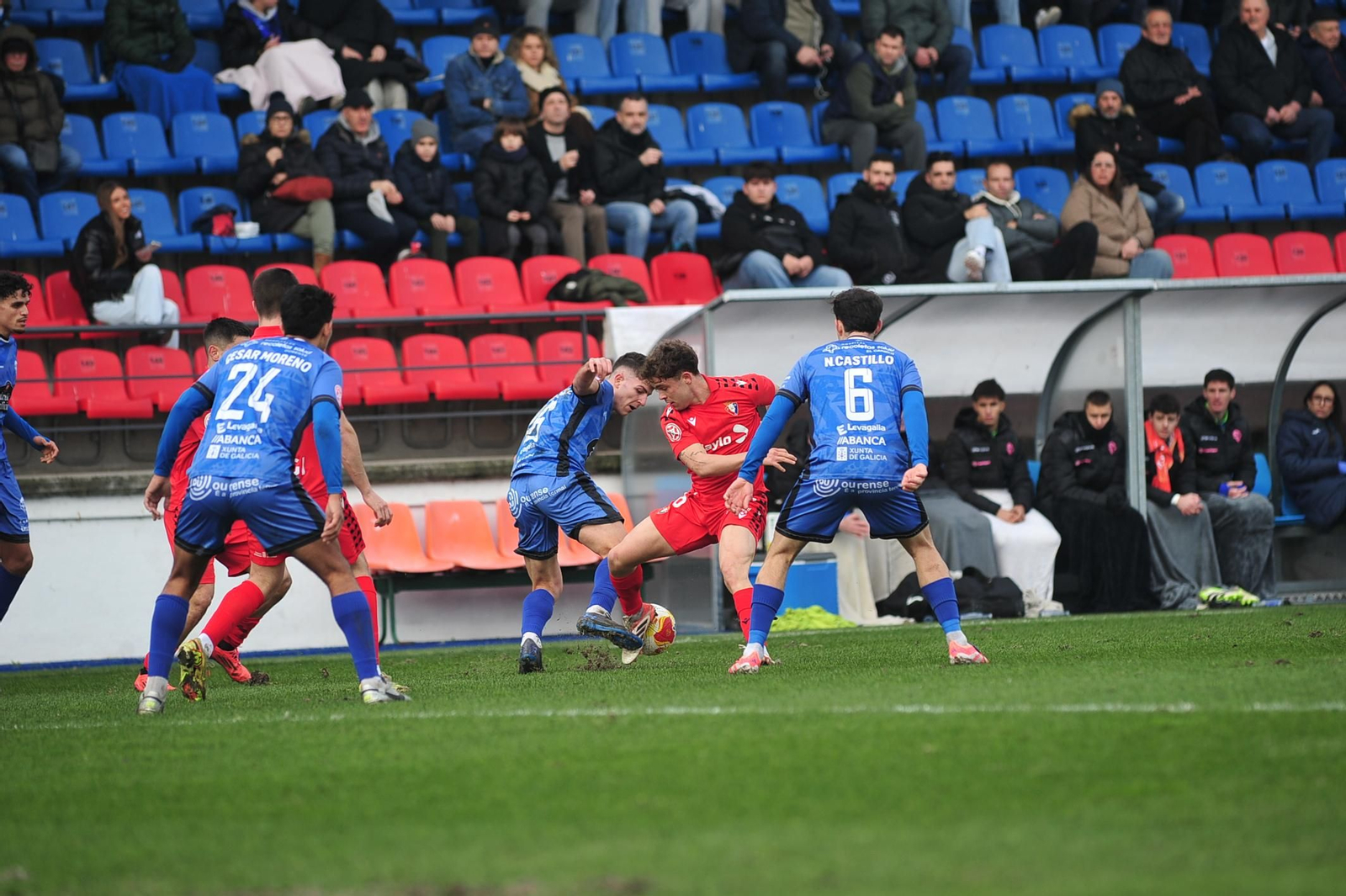 Galería | O Couto vive una nueva victoria del Ourense CF antes de la reforma del césped