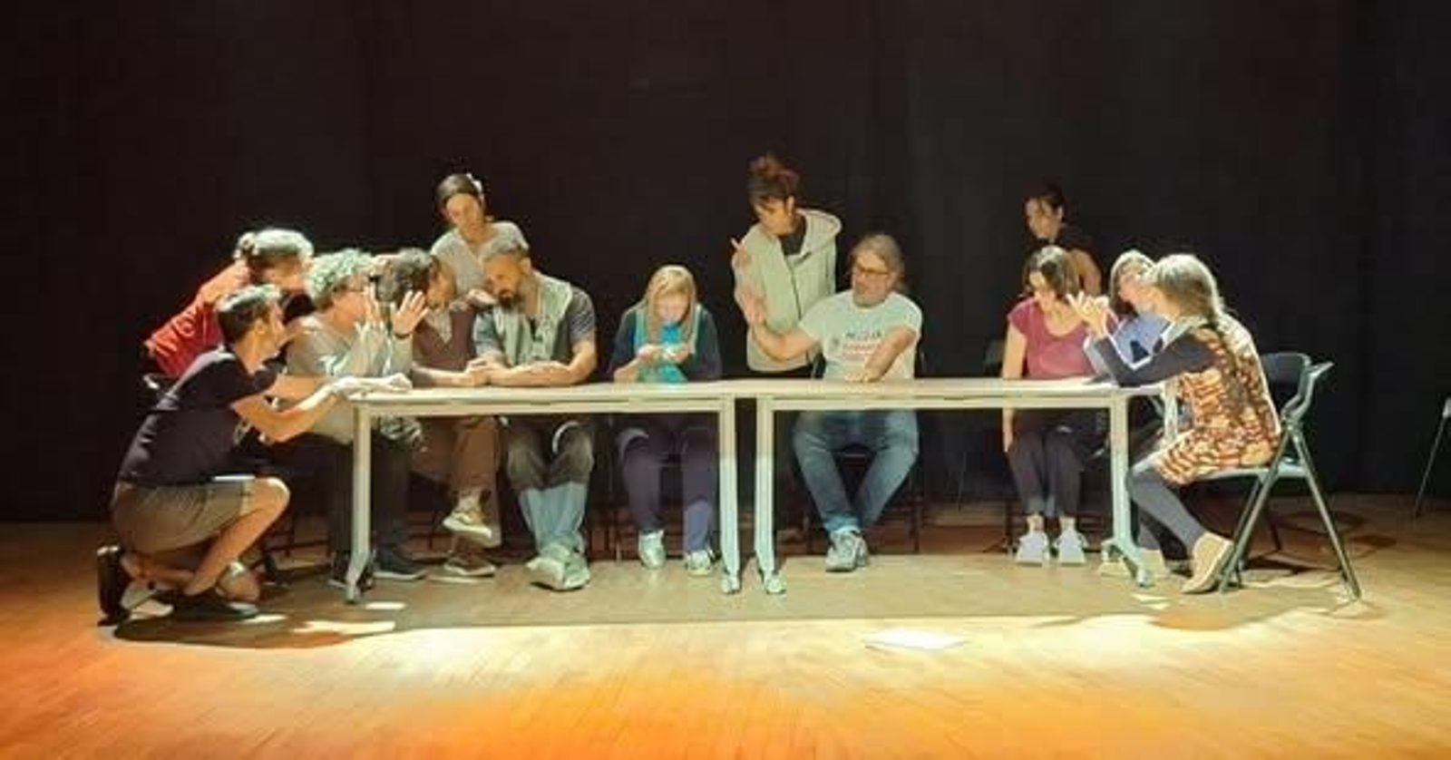 Imagen de un grupo de teatro durante una de las actuaciones en Redondela.