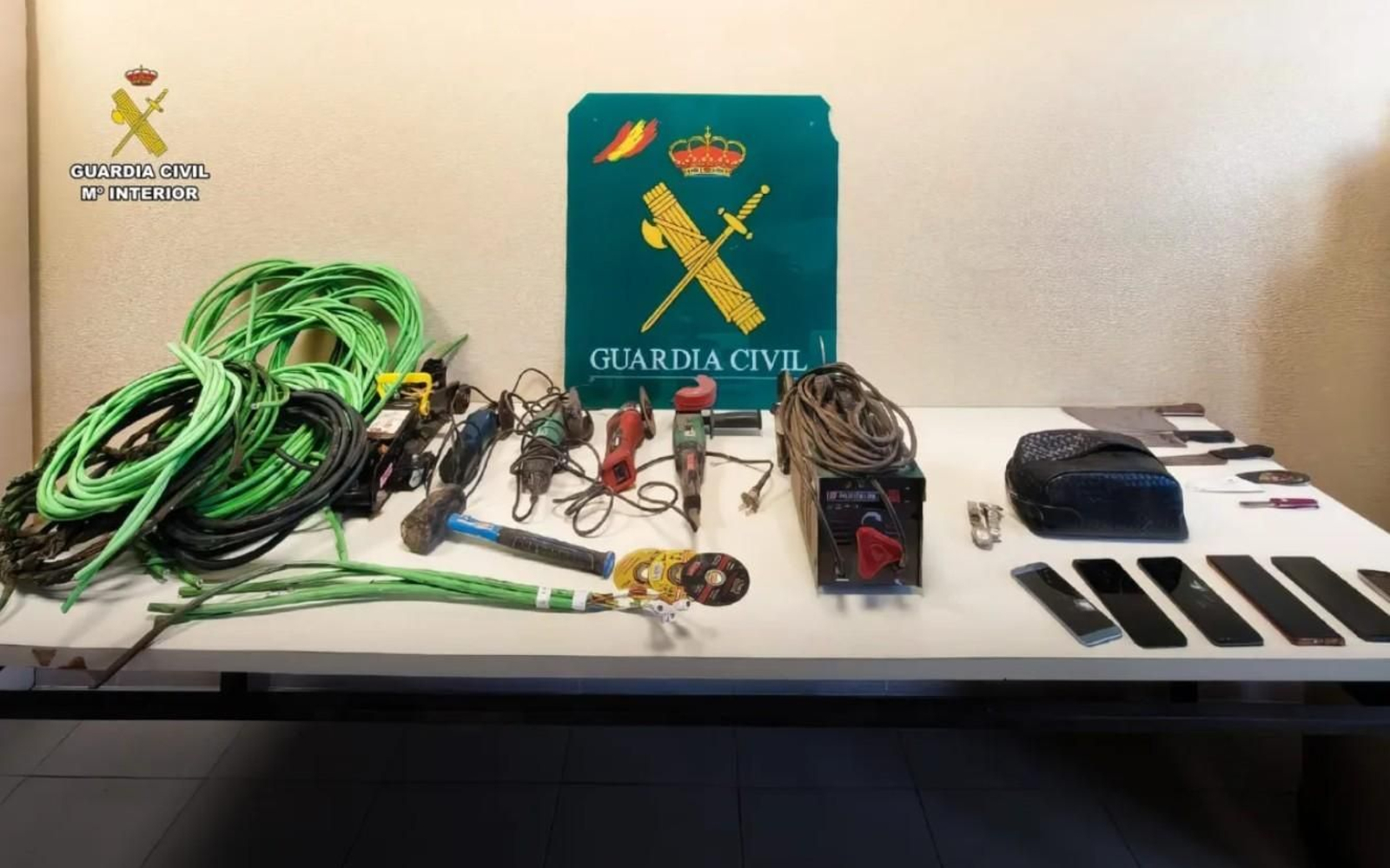 Material de cobre intervenido por la Guardia Civil durante la investigación en Arteixo.