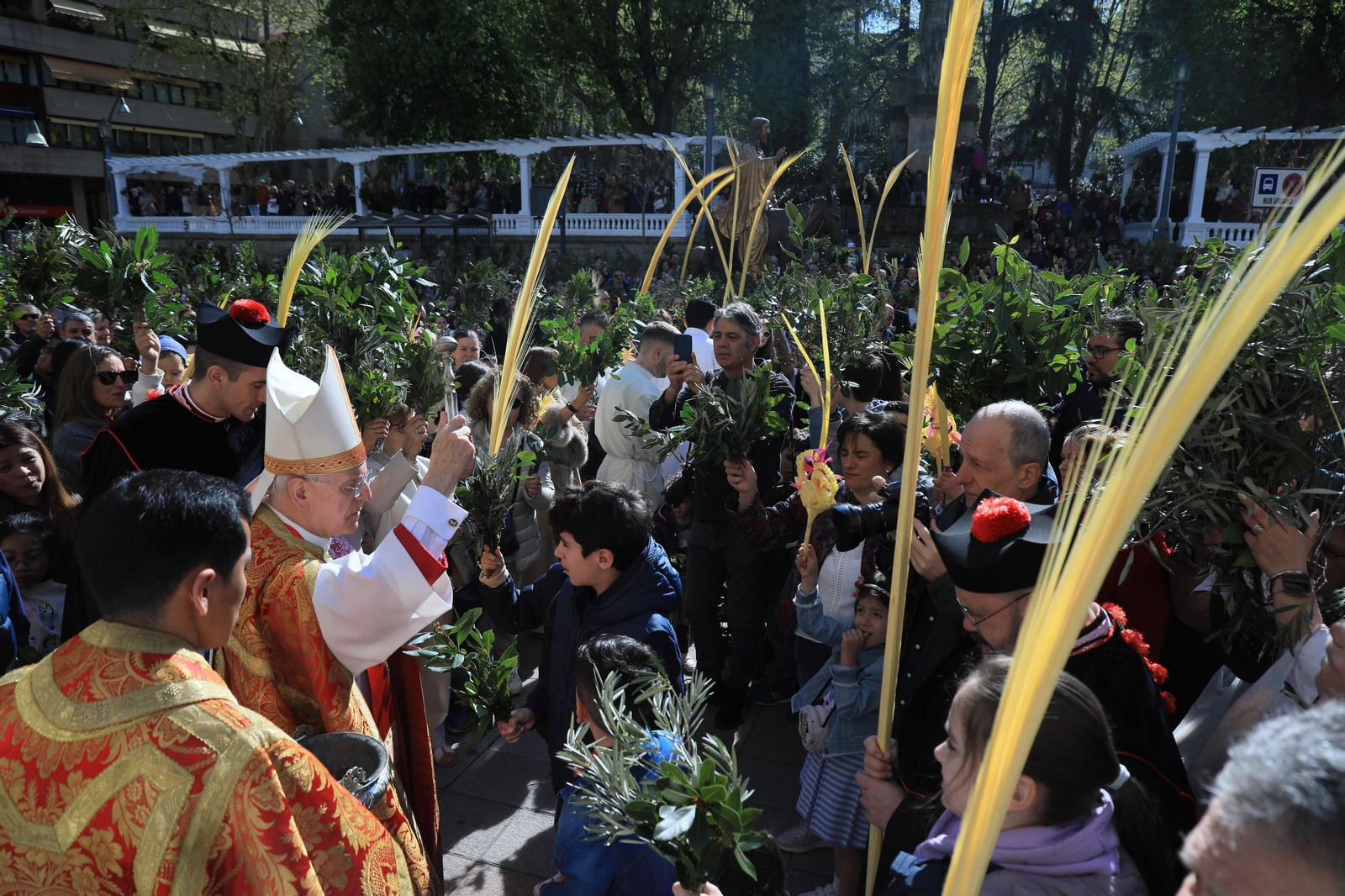 Galería | La procesión de la Borriquita marca el Domingo de Ramos en Ourense