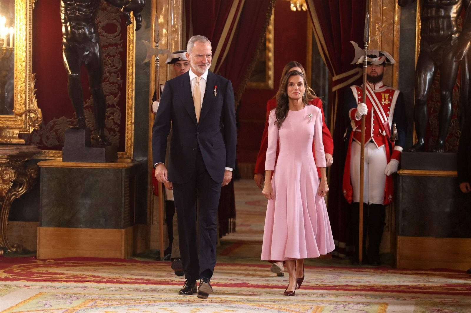 Galería | Los reyes, la princesa Leonor y la infanta Sofía presiden la recepción del 12 de octubre