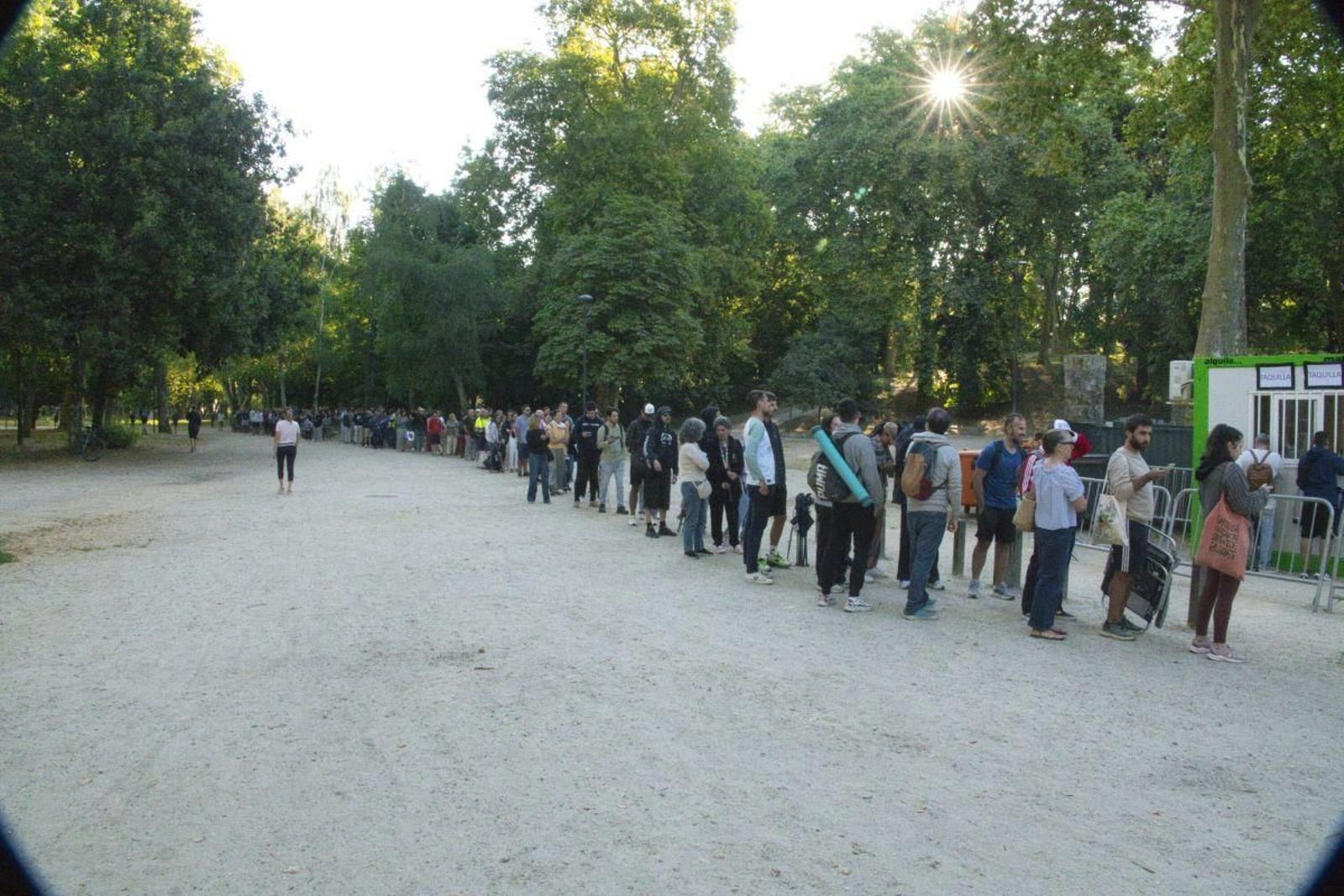 Los primeros de la cola llegaron ayer a las 4.30 de la madrugada.