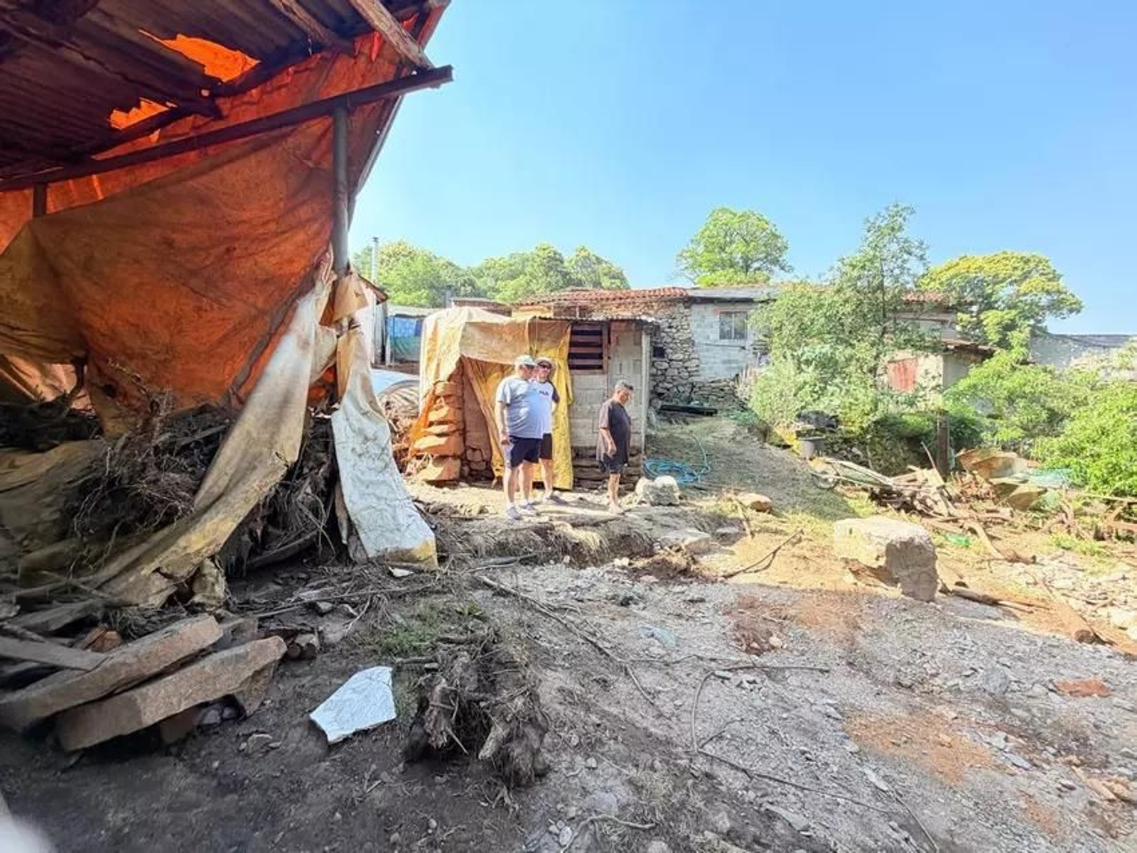 Galería | Enormes destrozos en A Bouza y Pradocabalos por las lluvias torrenciales