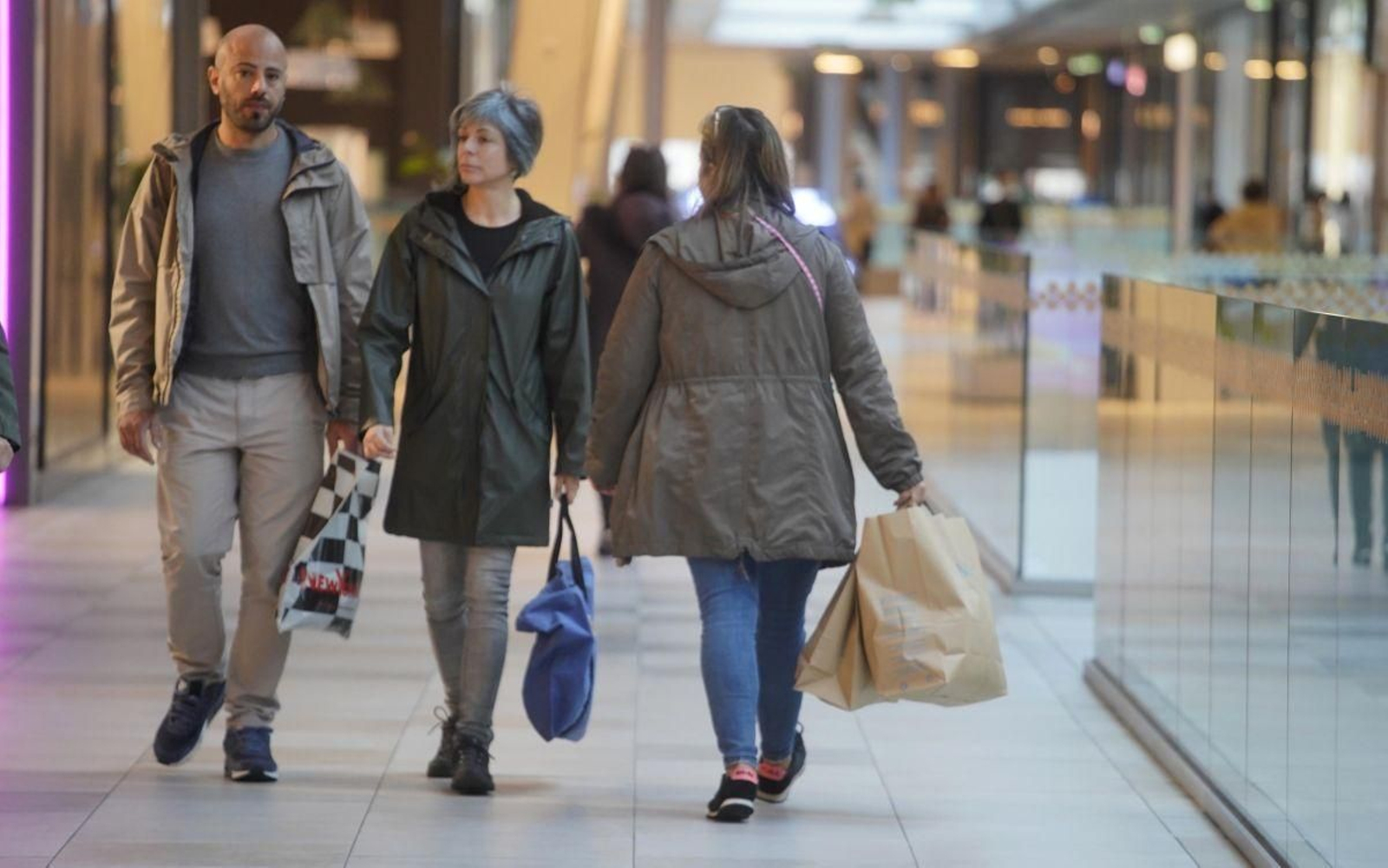 Gente de compras en Vigo.