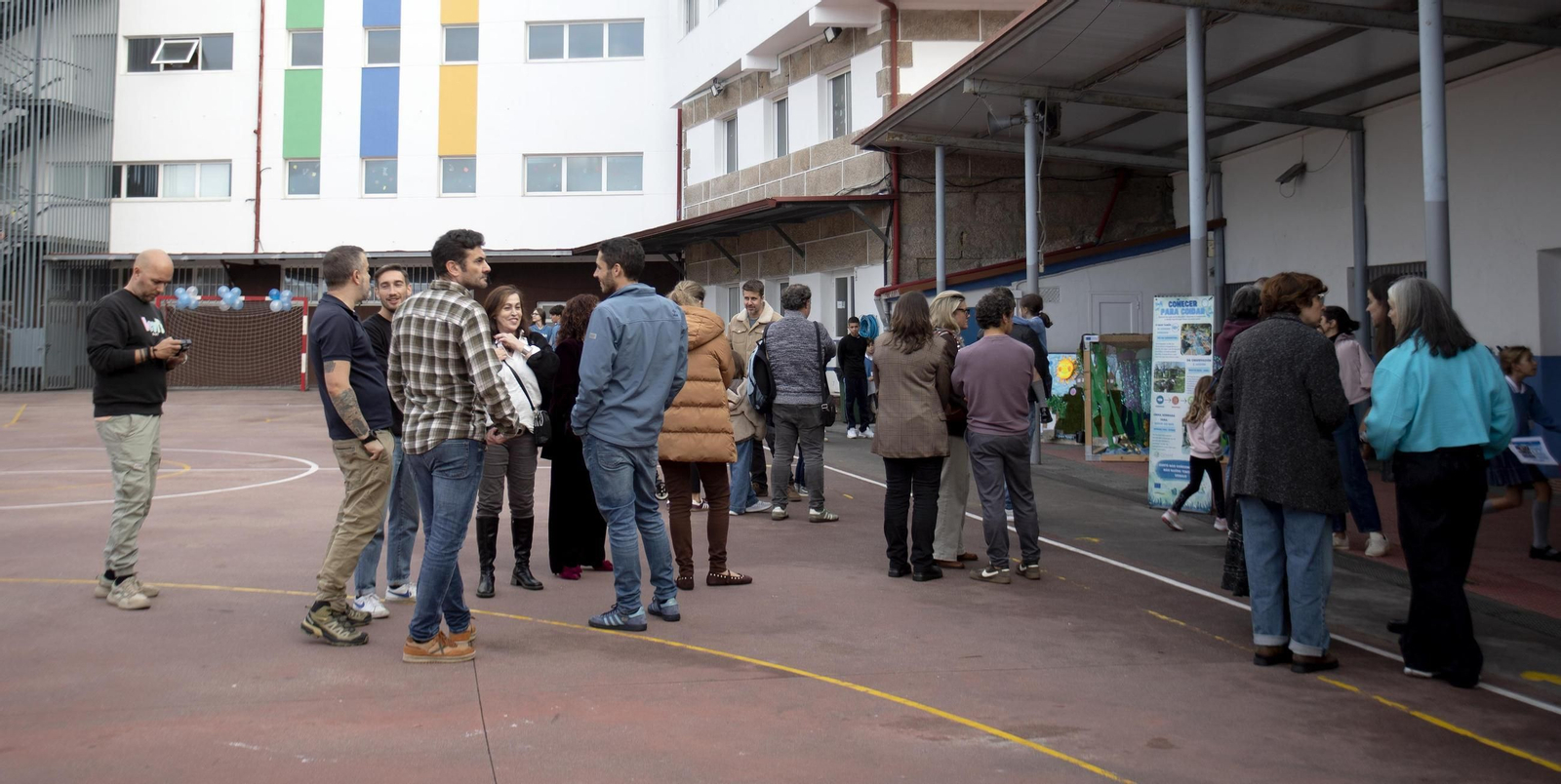 Galería | El Colegio Alba de Vigo celebra la jornada “Alba en Azul”