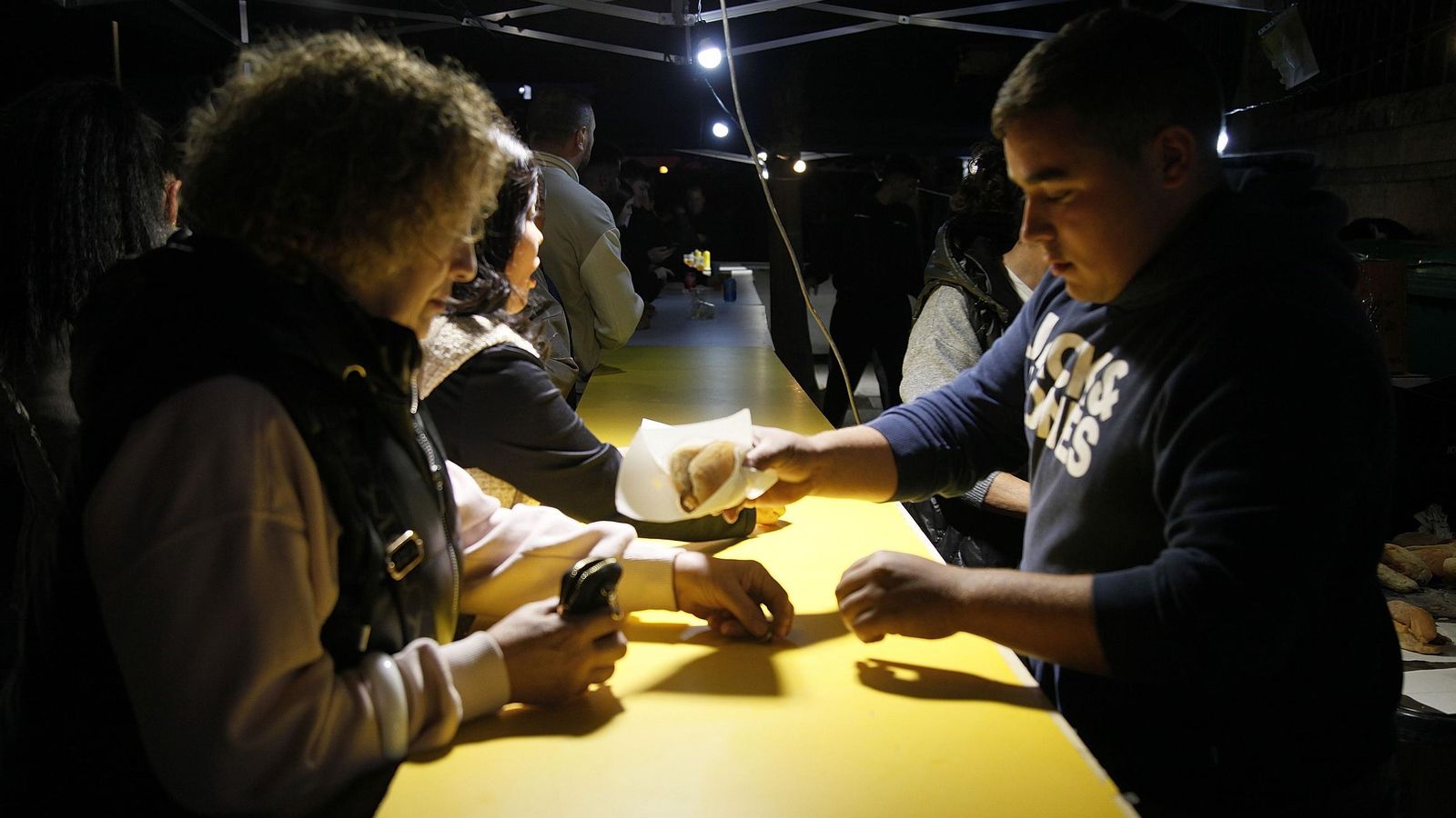 Galería | Cabezudos, castañas y bollo preñado para disfrutar de los magostos en la ciudad