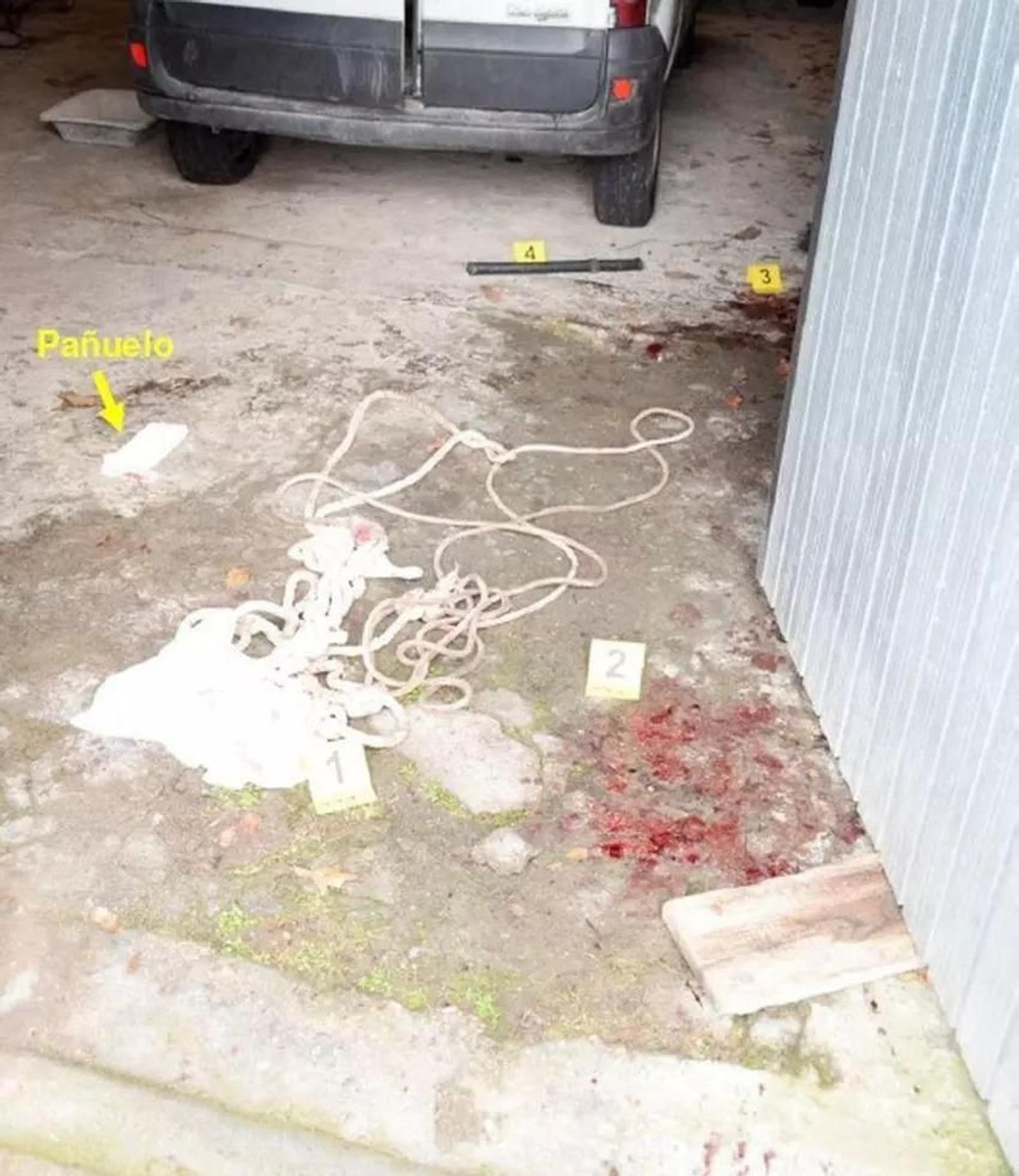 Lugar donde atacan a la víctima, en el garaje.