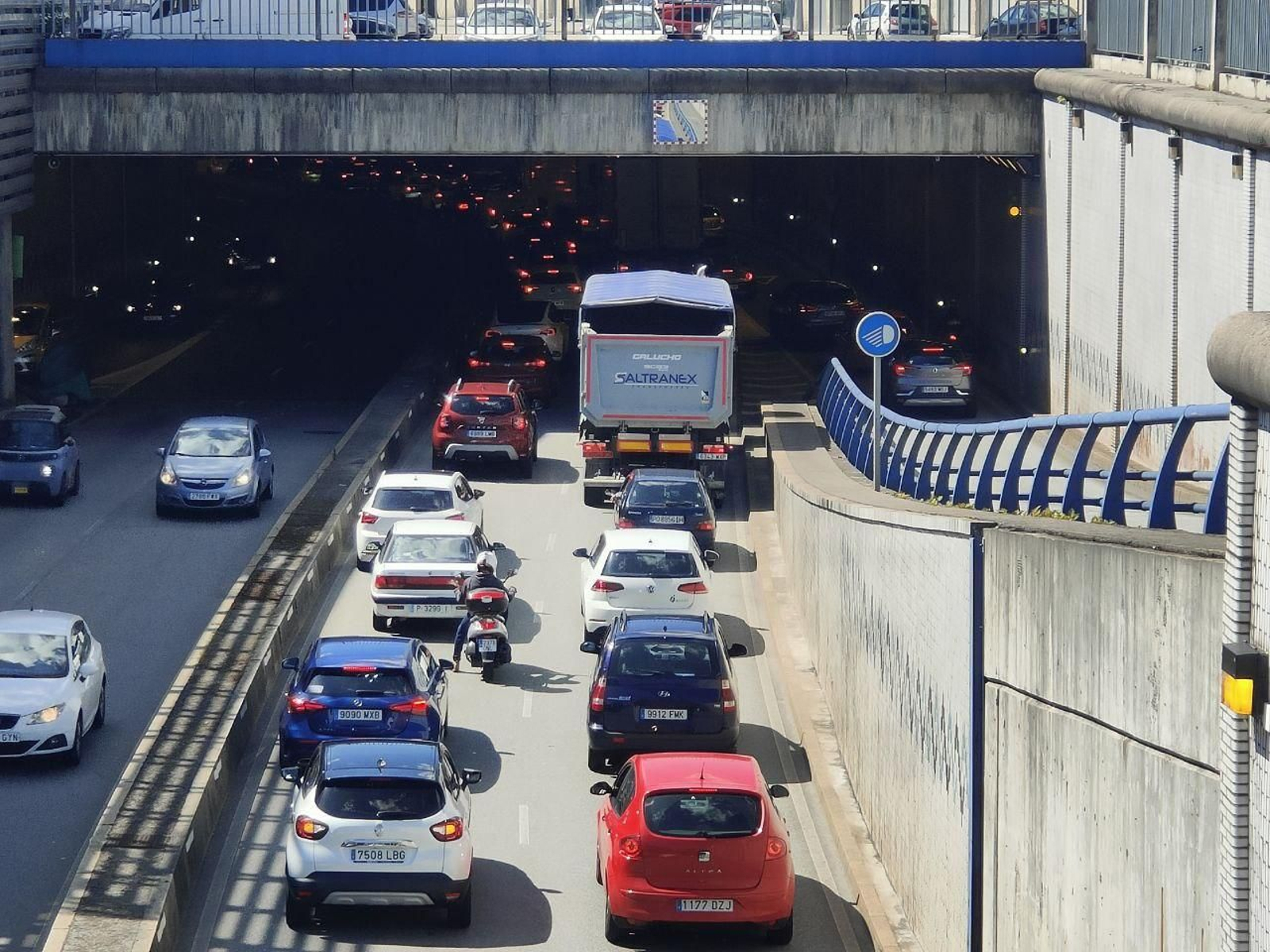 Atasco en el túnel de Beiramar.