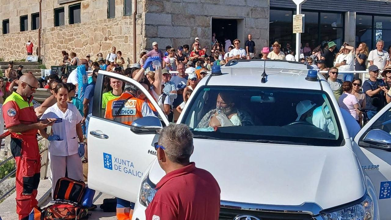 Instantes previos a la evacuación del turista asturiano en Cíes.