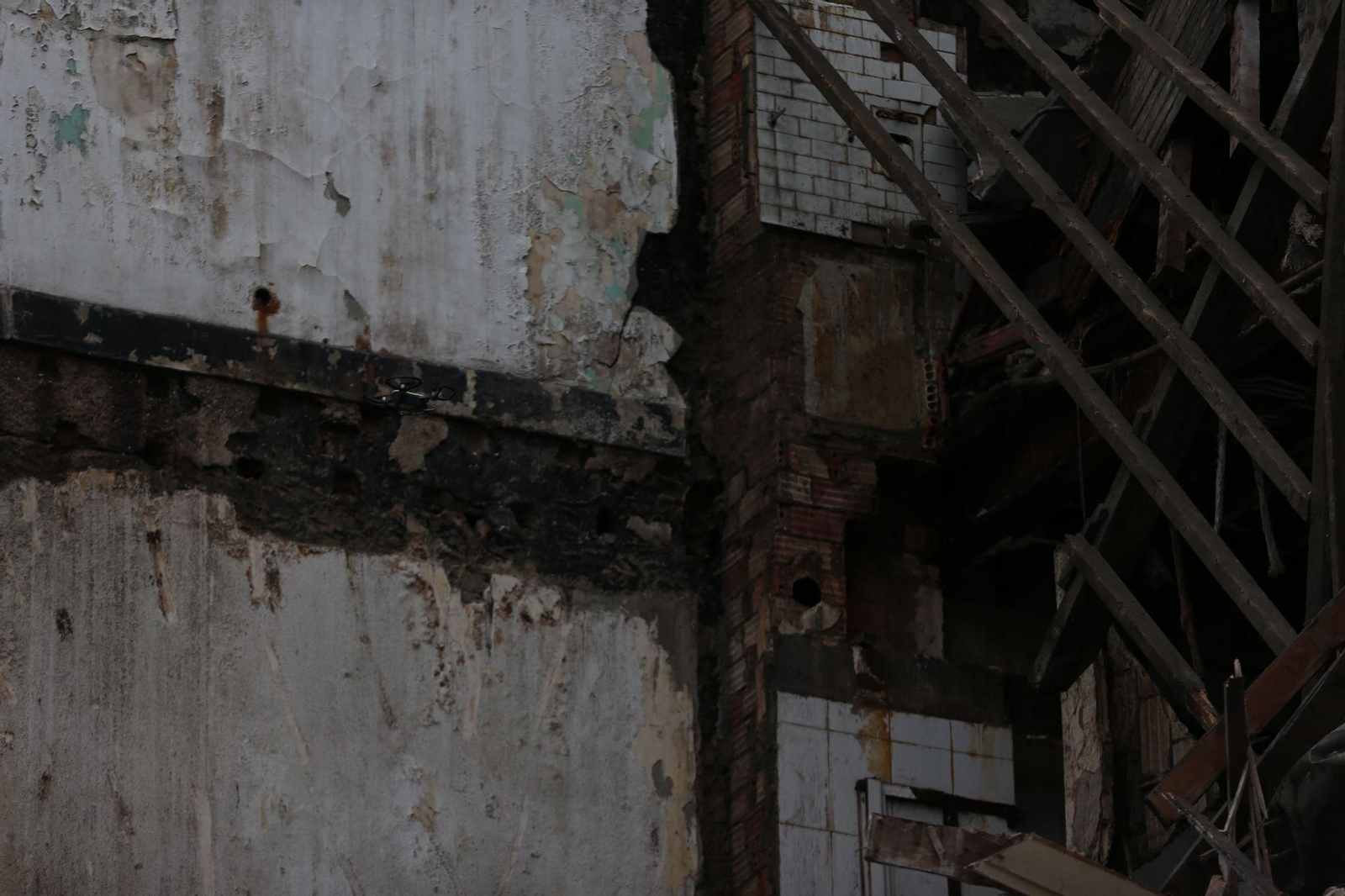 Se derrumba un edificio en el centro de Vigo // Alberte