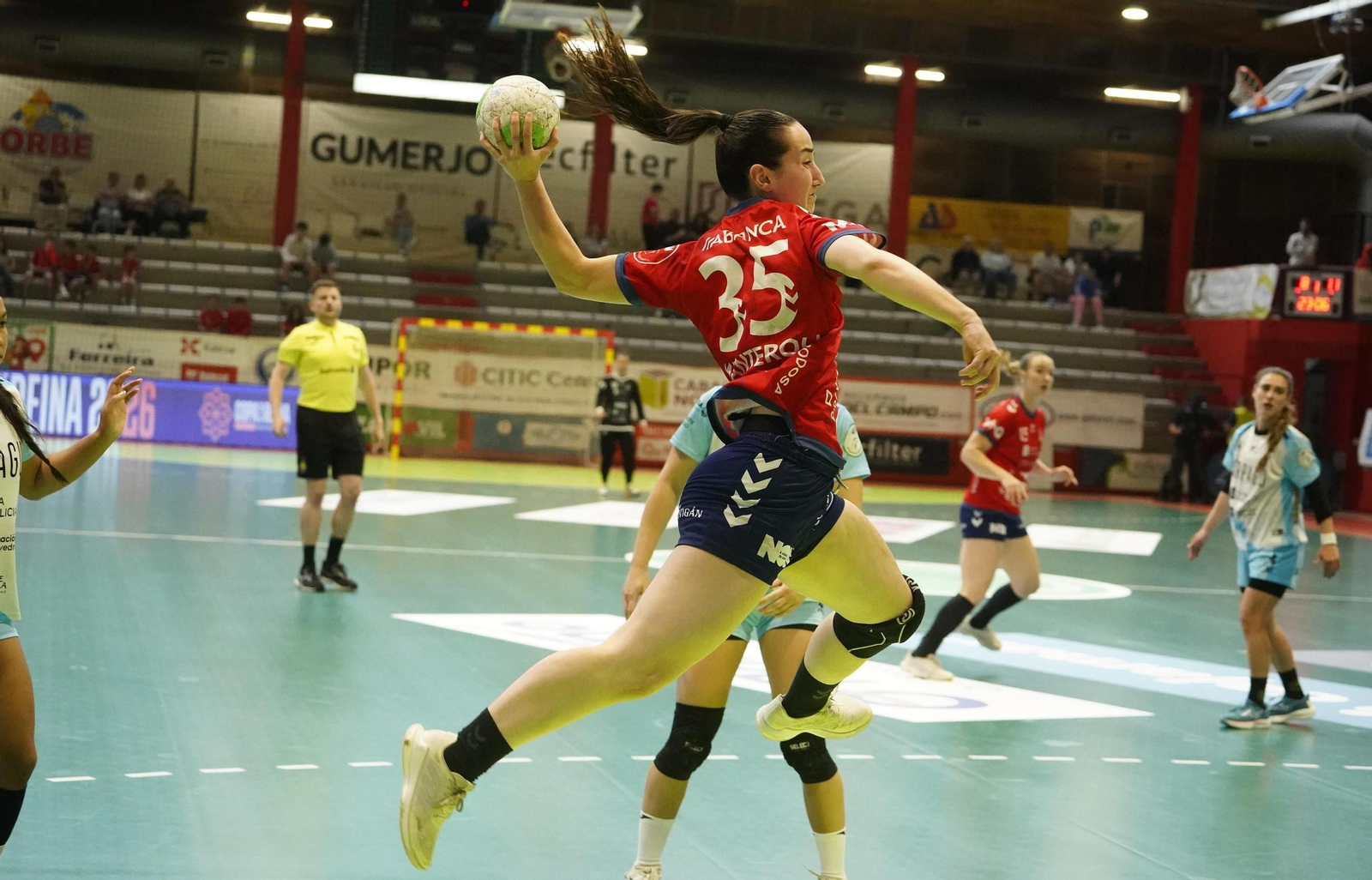 Galería | Porriño y Guardés se miden en el derbi femenino