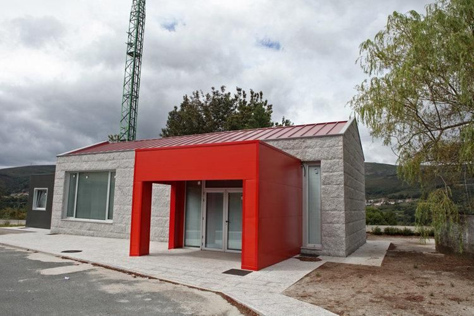 El ediicio que albergará el centro de interpretación sobre la etnograia en el Xurés en Lobeira (MARCOS ATRIO)