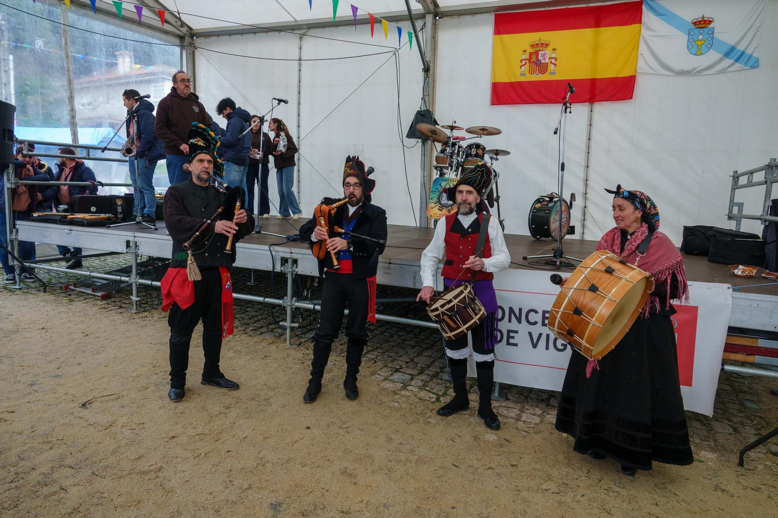 Galería | Vigo celebra As Candelas pese a la lluvia