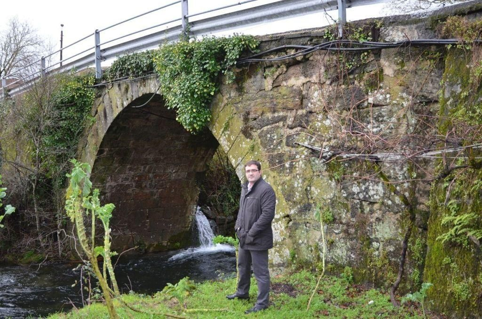 A Ponte románica das Achas que los vecinos instan a preservar como patrimonio histórico.
