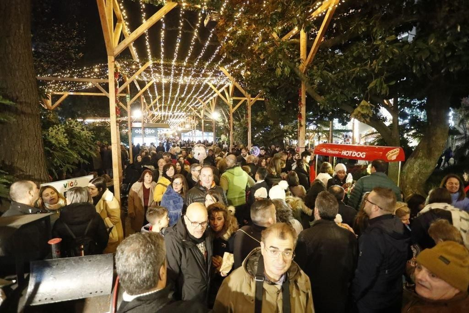 Los turistas invaden Vigo en el Puente98