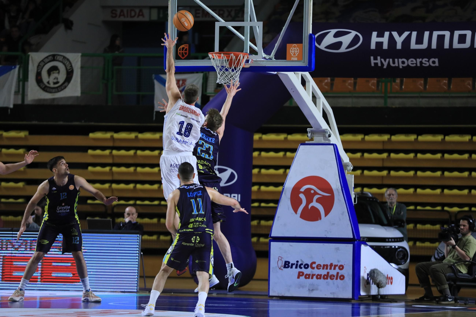 Galería | El Pazo, a reventar para el derbi COB-Obradoiro