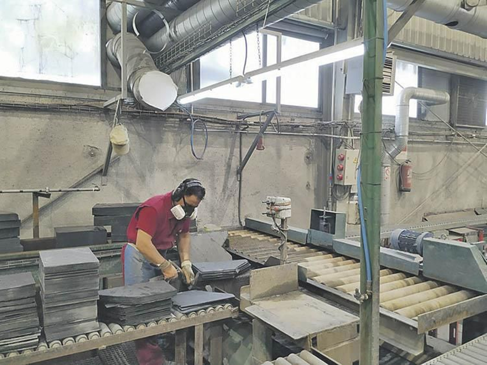 Nave de producción de pizarra en la comarca de Valdeorras.