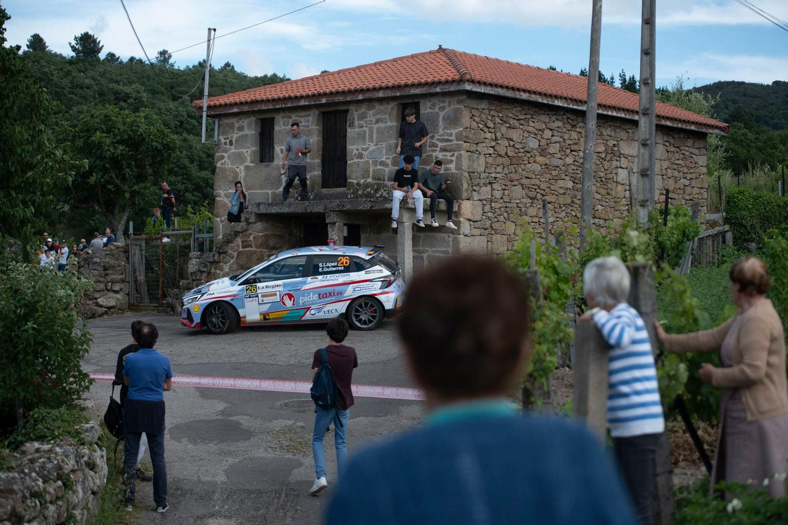 Sergio López y Esther Gutiérrez en el tramo de Taboadela en su Hyundai i20 N20