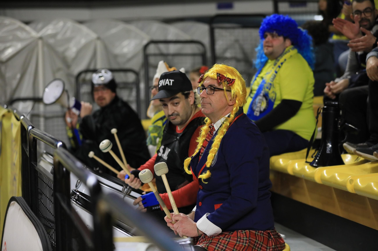 Galería | El Pazo disfruta de un sábado de baloncesto y Entroido