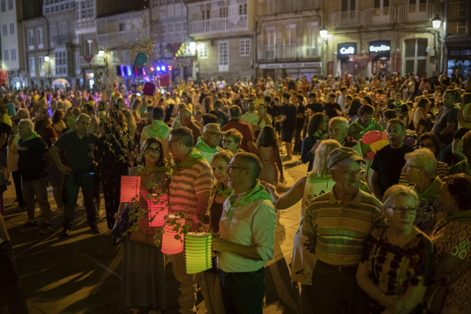 Galería | Celanova vuelve a disfrutar bajo la luz de los faroles durante A Ramallosa
