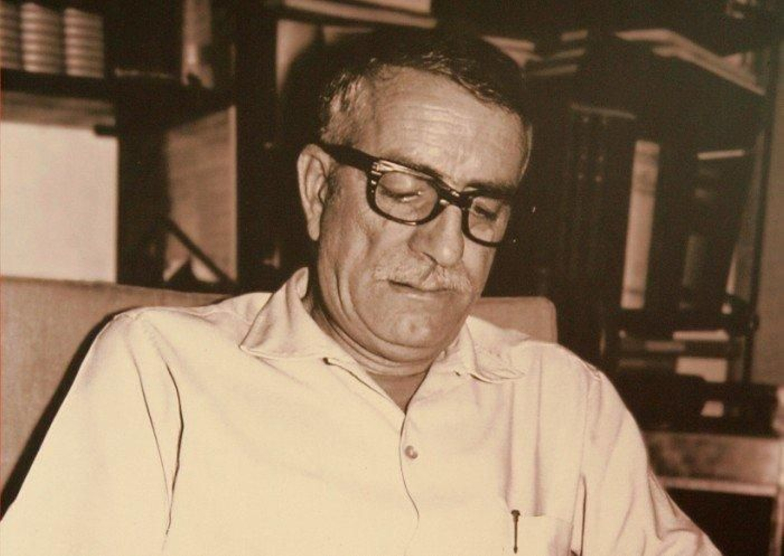 Celso Emilio Ferreiro, nunha fotografía dunha exposición na Casa dos Poetas de Celanova.