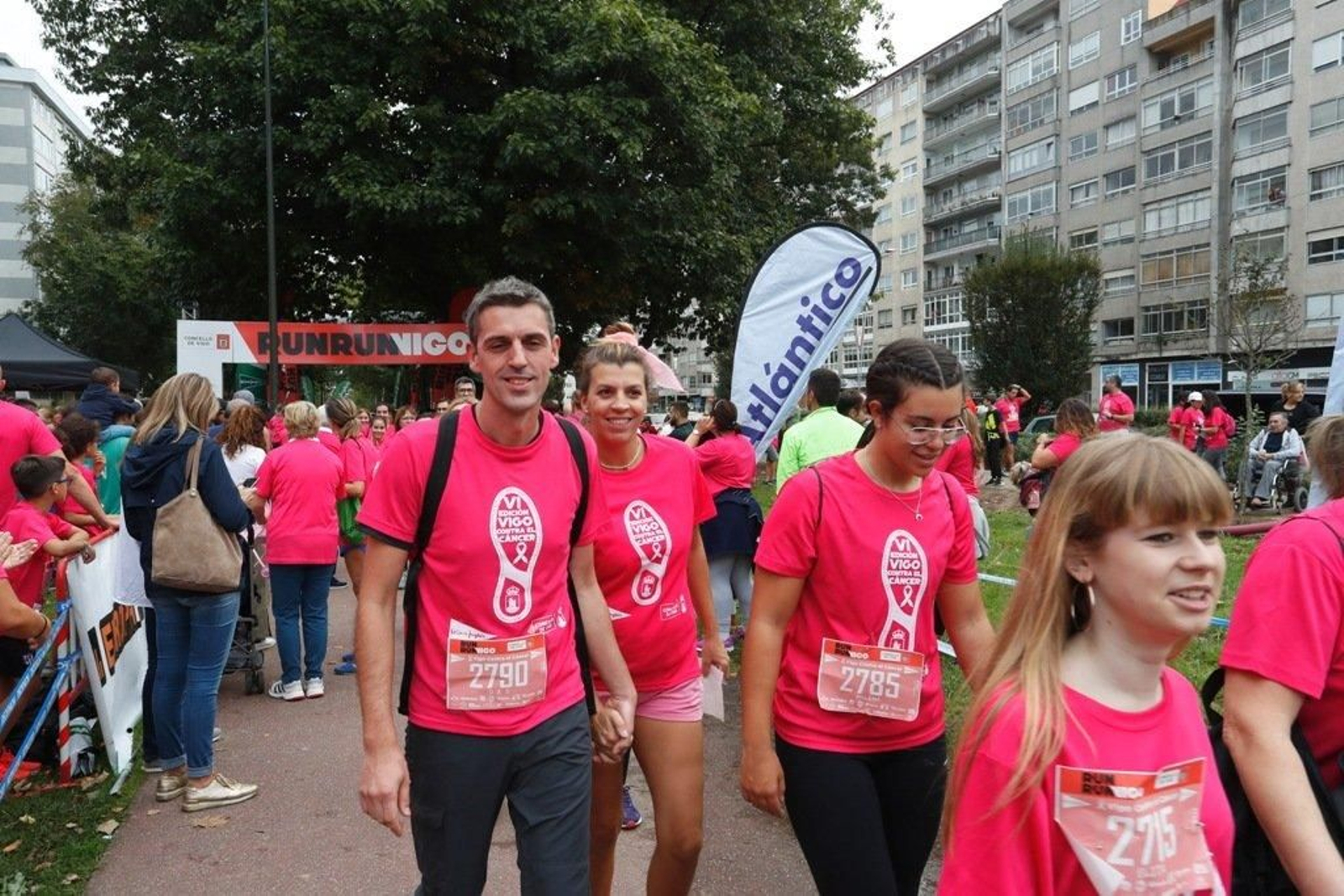 El color rosa abarrotó la Avenida de Castelao - JV Landín 139