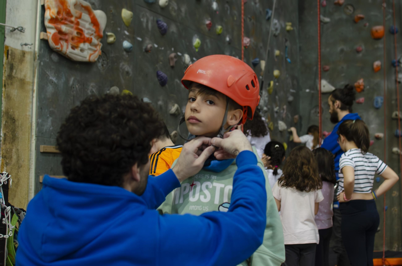 Galería | Jornada escolar de escalada en Os Remedios