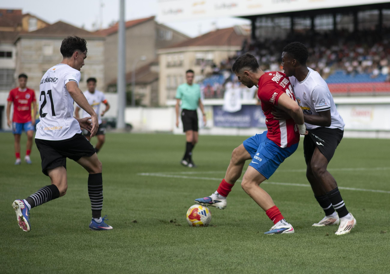 Galería | Las mejores jugadas del partido entre la UD Ourense y la UB Conquense, en imágenes